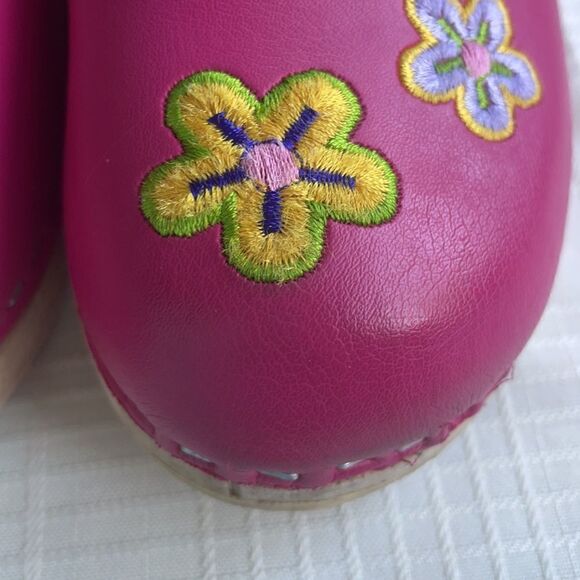 Hanna Andersson Wooden Flower Clogs Size 35 Sweden - Picture 8 of 8
